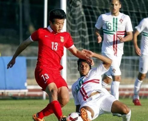 她凭借自己 她凭借自己